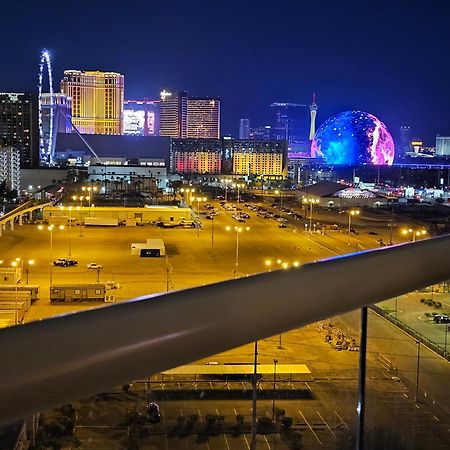 Strip & Sphere View - Separate Living Room - 2 Full Bath - Full Kitchen - Balcony - 900 Sqft - Mgm Signature Las Vegas Extérieur photo