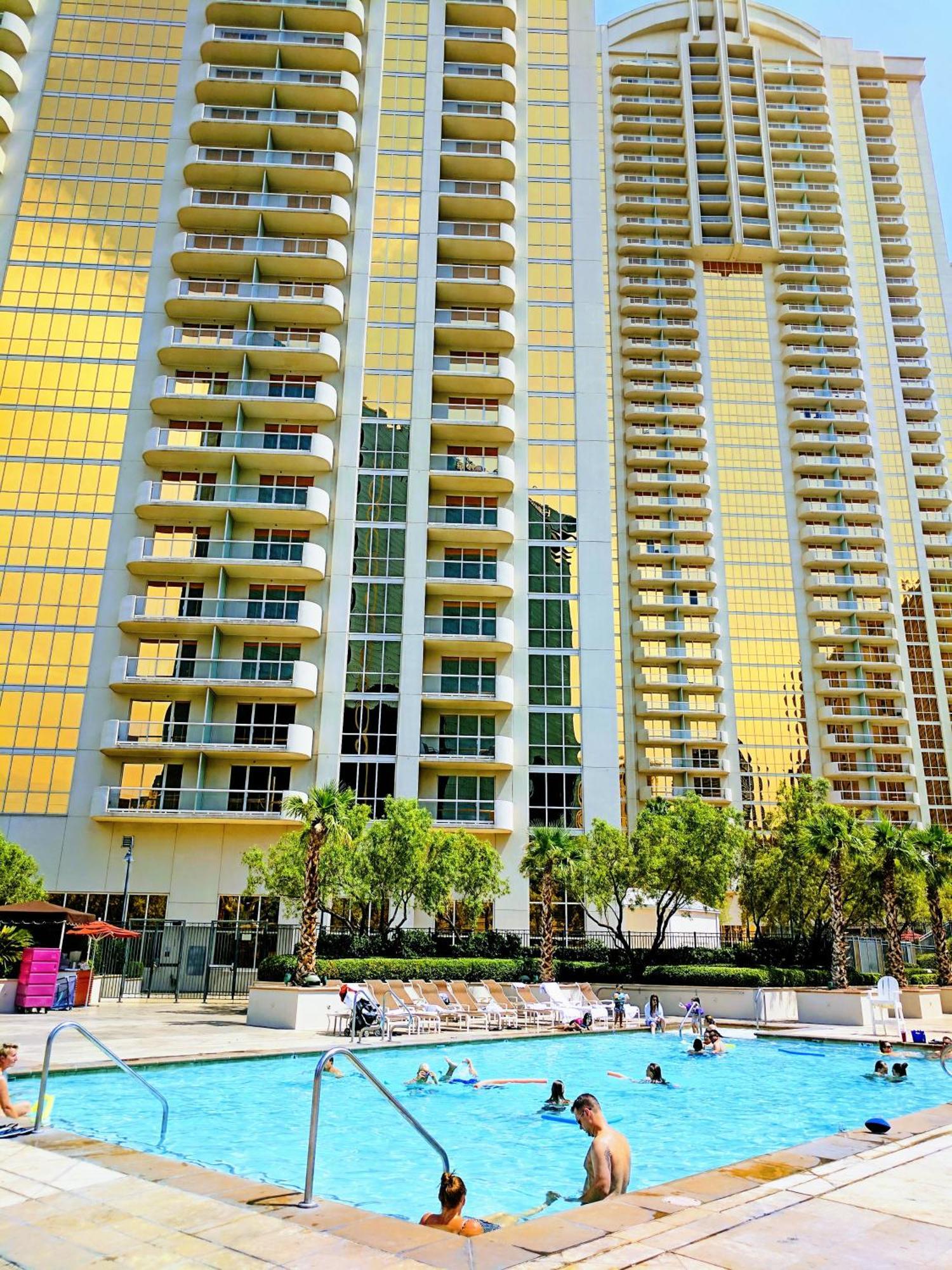 Strip & Sphere View - Separate Living Room - 2 Full Bath - Full Kitchen - Balcony - 900 Sqft - Mgm Signature Las Vegas Extérieur photo