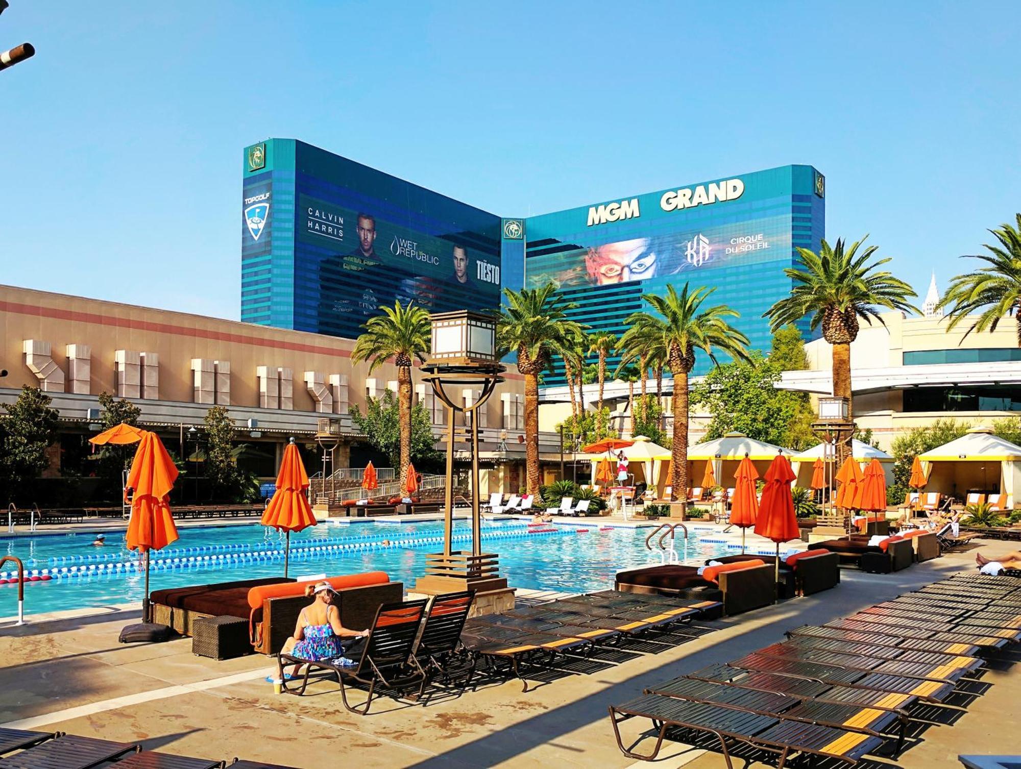 Strip & Sphere View - Separate Living Room - 2 Full Bath - Full Kitchen - Balcony - 900 Sqft - Mgm Signature Las Vegas Extérieur photo