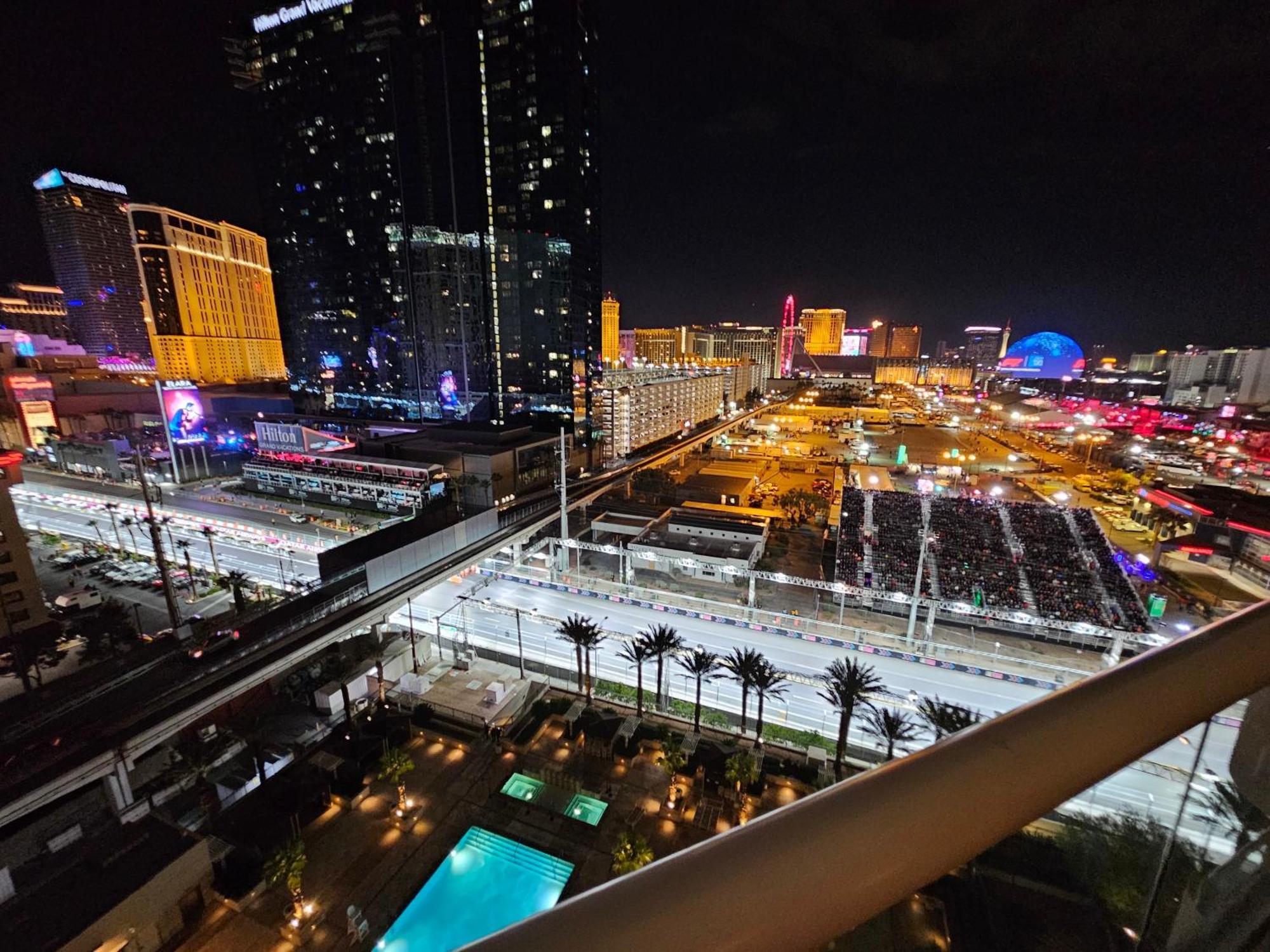 Strip & Sphere View - Separate Living Room - 2 Full Bath - Full Kitchen - Balcony - 900 Sqft - Mgm Signature Las Vegas Extérieur photo